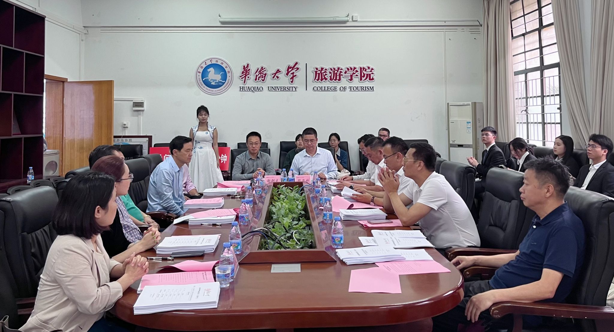永利集团304am登录召开2024届学士学位优秀论文答辩会